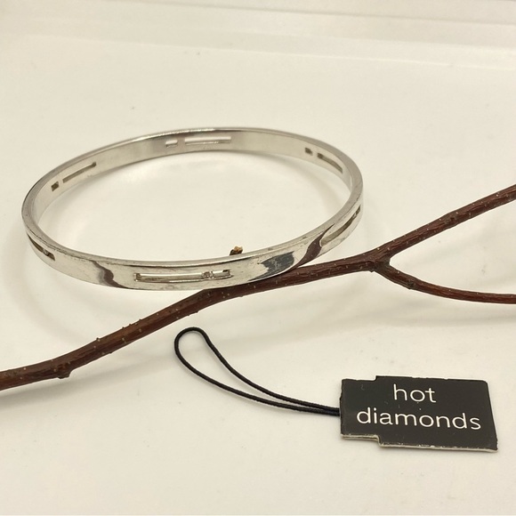 HOT Diamonds Silver Sterling And Diamonds 6 Diamond Cut-Out Bangle Bracelet